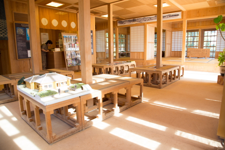 赤土を混ぜた漆喰たたきの床