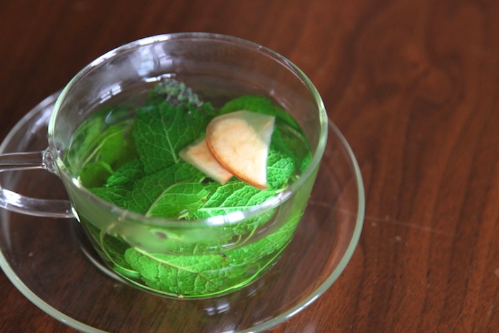 手作りのハーブ