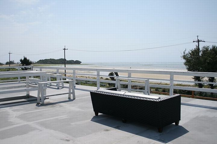 海を一望できるデッキ