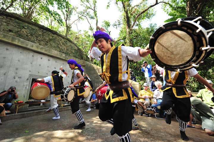 テーラシカマグチのお墓前