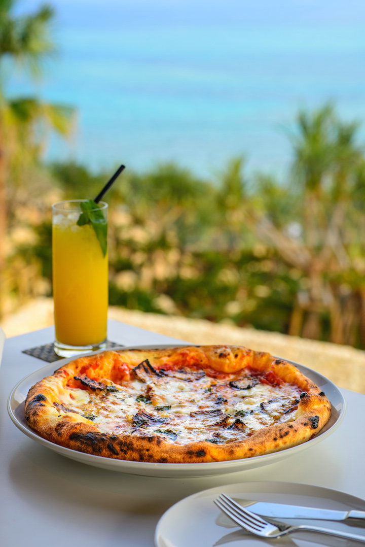 レストラン「オーシャンブルー」