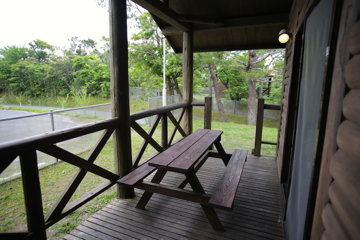 バンガローのベンチ