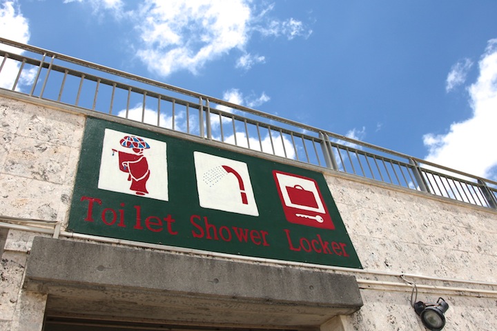 トイレはもちろんロッカーやシャワーなど