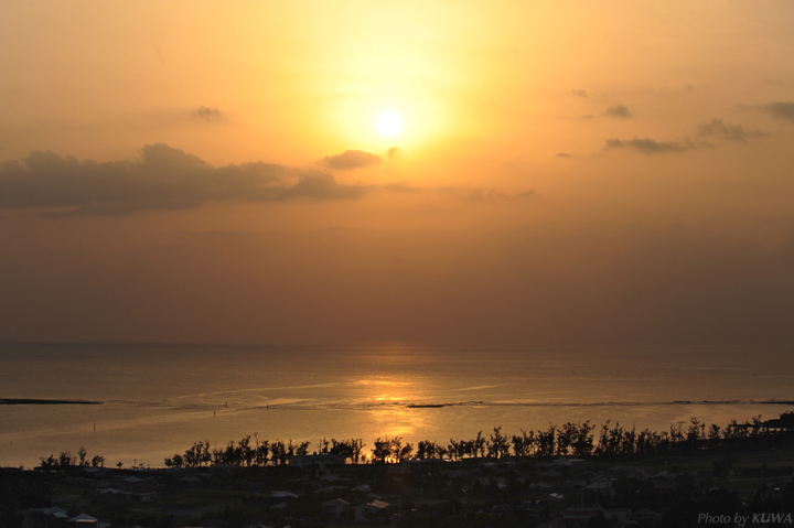 黄金色に輝く夕暮れ