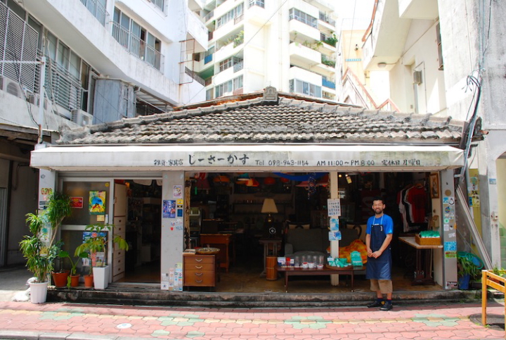 雑貨・家具店　じーさーかす外観