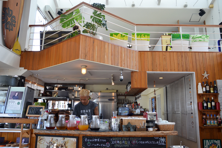 島野菜カフェRe：Hellow BEACHの店内