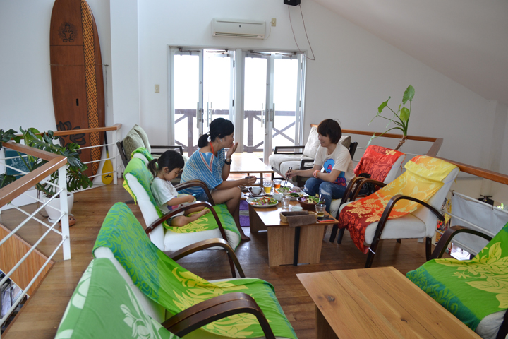 島野菜カフェRe：Hellow BEACHの店内