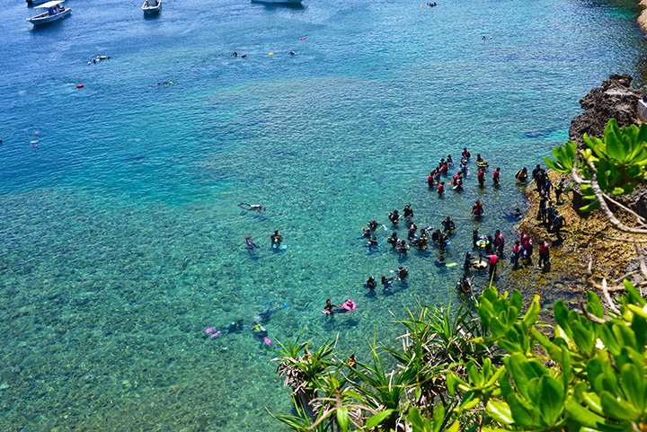 恩納村　青の洞窟