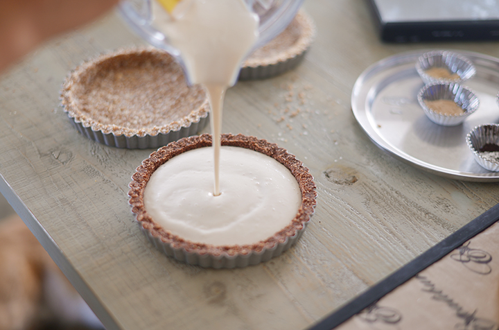 材料を攪拌して作るクリーム