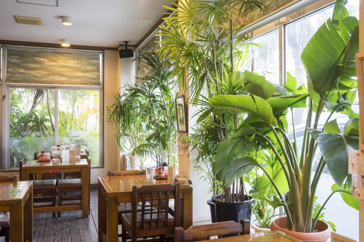 ジャズが流れるおいしい沖縄そば屋「あじゃず」