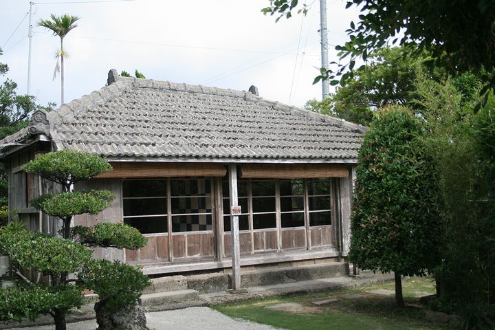 沖縄そばの店　屋宜家