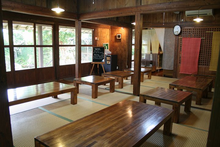 沖縄そばの店 屋宜家