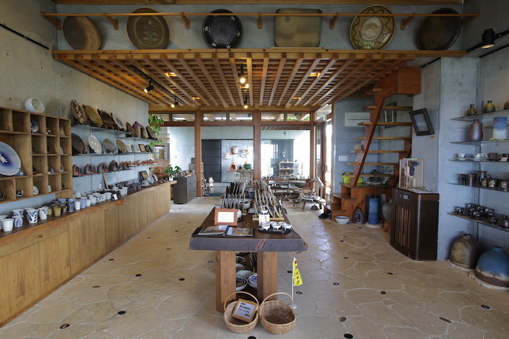 玉田氏の作品が展示販売