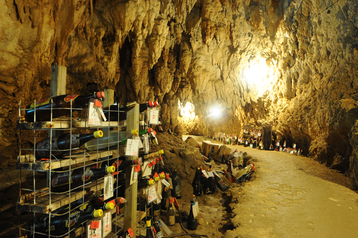 仲原鍾乳洞の泡盛を預かるサービス