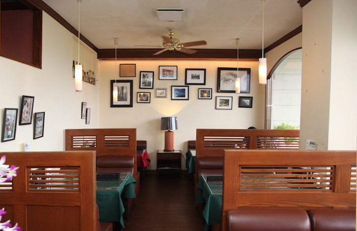 パブラウンジ　エメラルドの店内