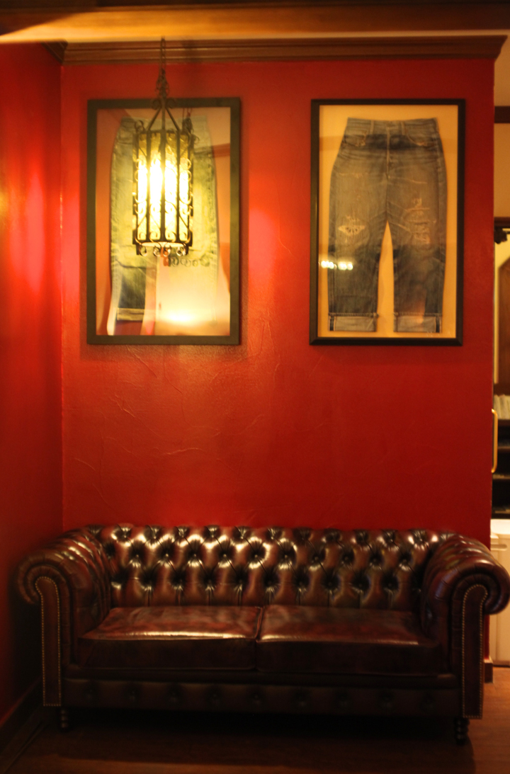 パブラウンジ　エメラルドの店内