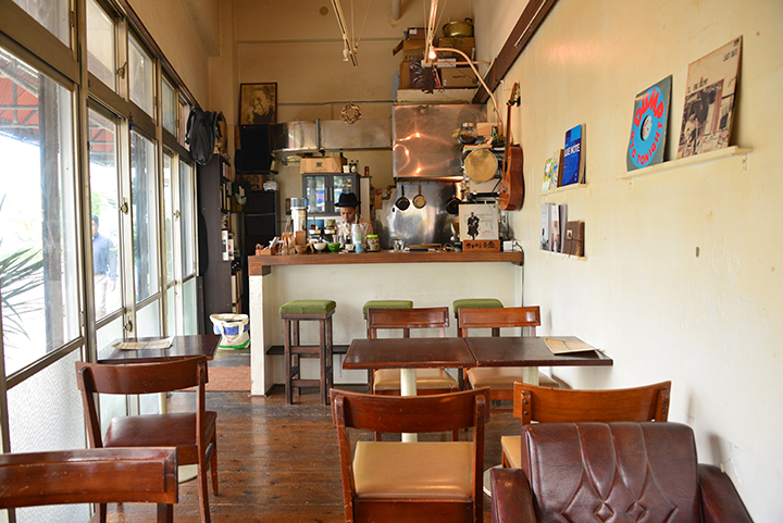 たそかれ珈琲店内