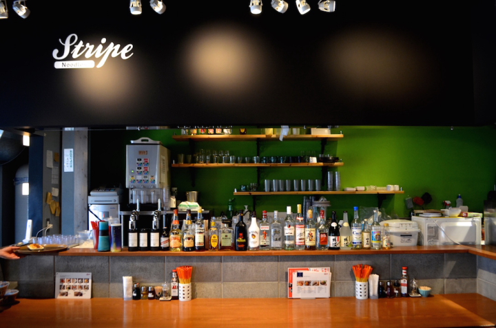 ラーメン屋、Stripe Noodlesのカウンター席