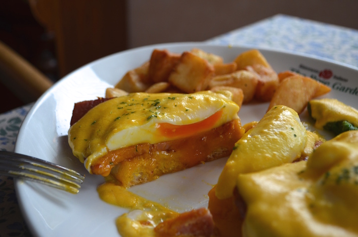 エッグベネディクト