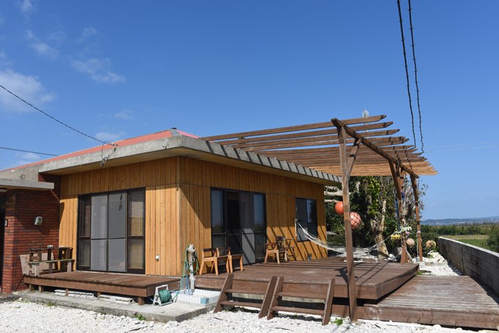 沖縄の民家をリフォームした民宿「OUCHI(おうち)」