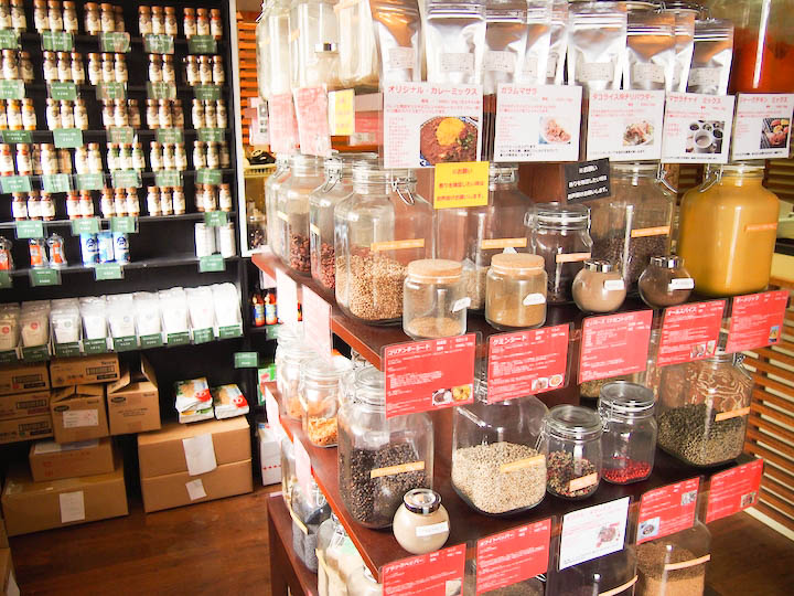 スパイスを美味しく取り入れて美人になりましょう。沖縄県那覇市にあるちょっと変わったスパイス屋さんをご紹介。