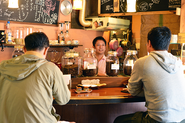 あぐろ焙煎珈琲のカウンター