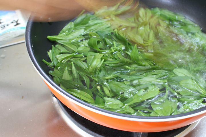 ハゼランのおひたし作り