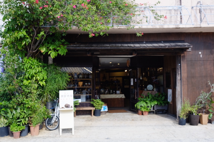 壺屋育陶園の店頭