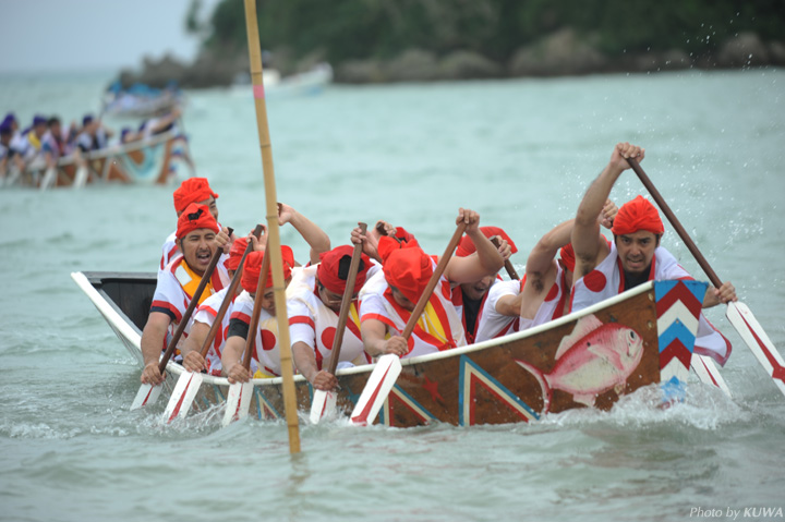 「糸満ハーレー」（海神祭）