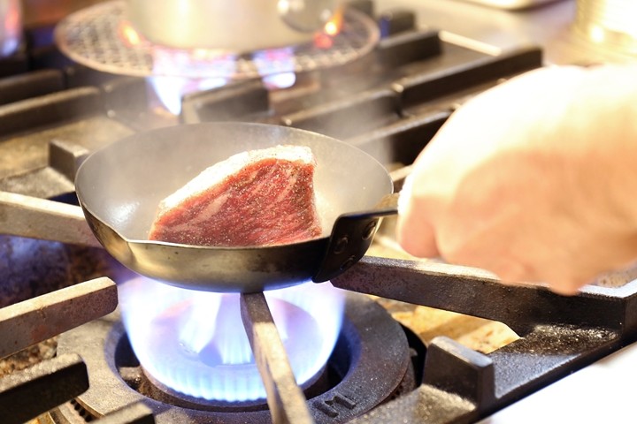 料理をする