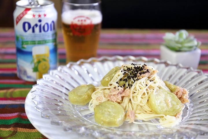 そうめんとツナ缶とヘチマを混ぜたら出来上がり