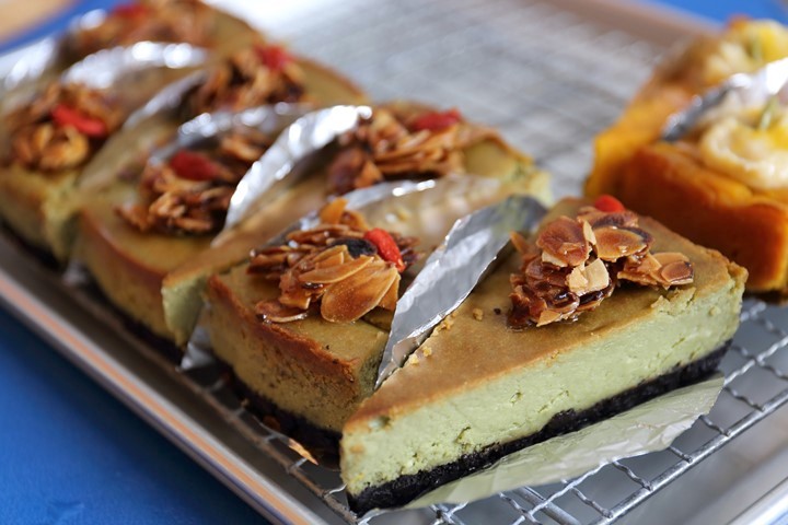 「桑の葉とアボカドのチーズケーキ」