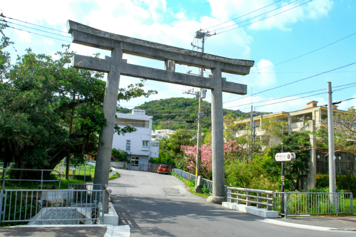 「佐敷上グスク（さしきうぃぐすく）」の鳥居