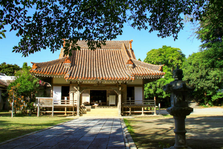 日秀上人が創建された高野山真言宗金峯山（きんぷせん）金武観音寺