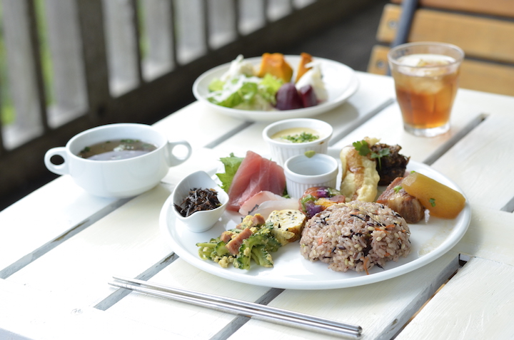 「cafeやぶさち」の『古代米プレート』