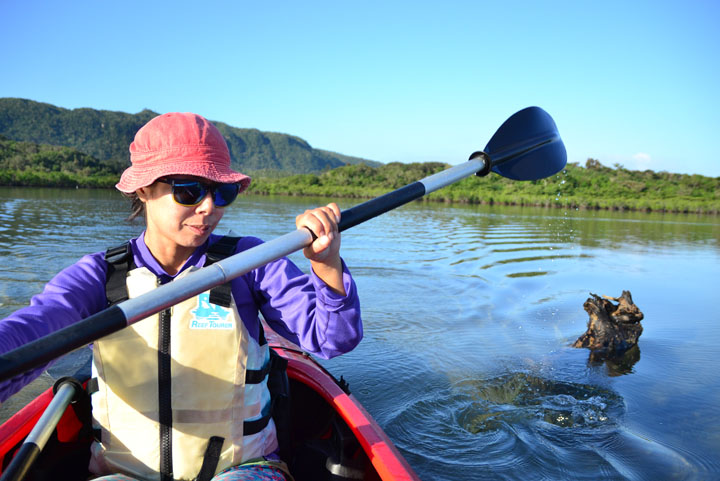 カヌーに乗って出発