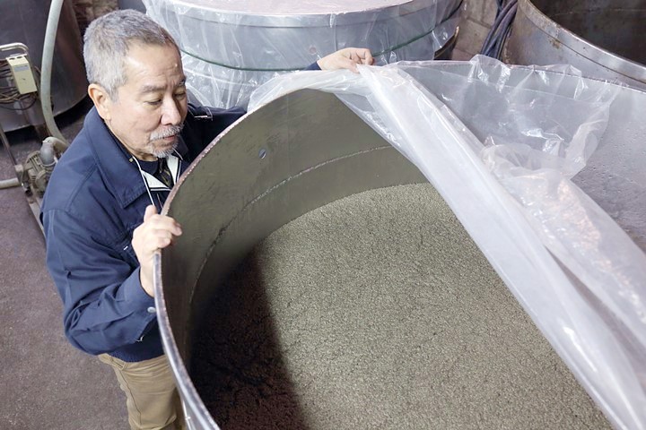 盛造りのプロである杜氏(とうじ)の知識と経験・勘で伝統の味を受け継いでいます