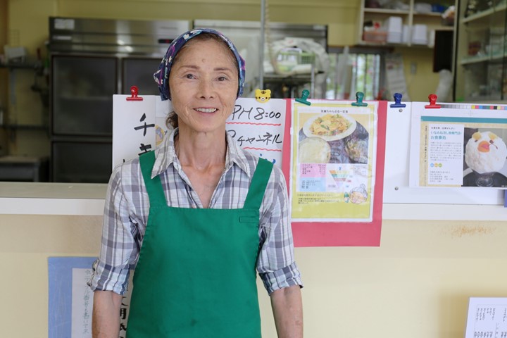 店主の稲嶺 米子（いなみね よねこ）さん