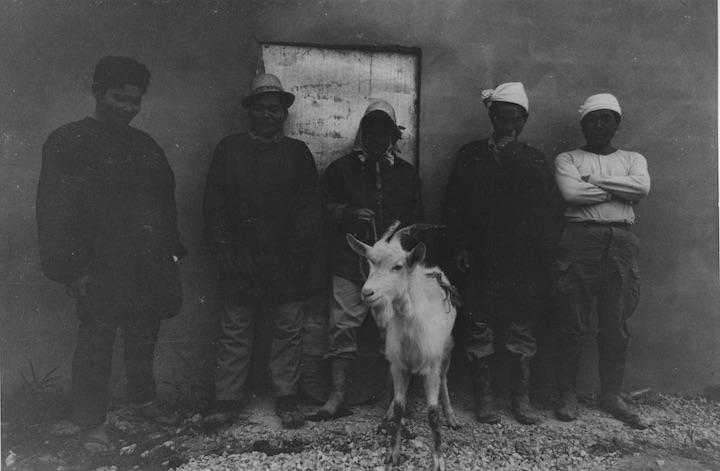 平敷兼七の写真