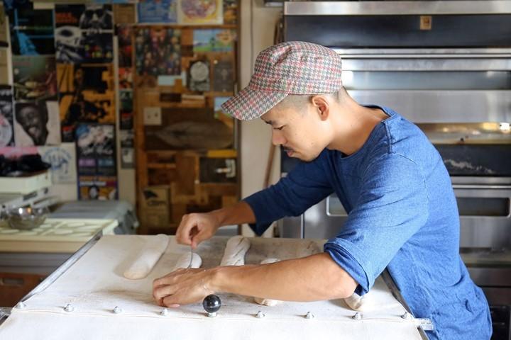 おとなりやの店主 齋藤 隆之