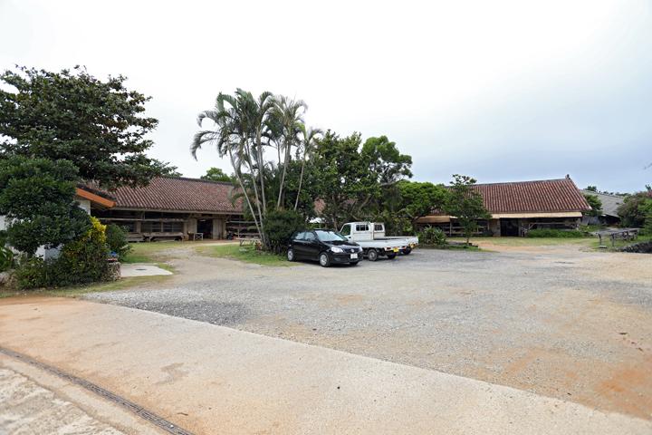 読谷村「やちむんの里」