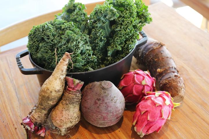 ゴーヤー、モウイ、パパイヤ、ニンジン、ケールなど