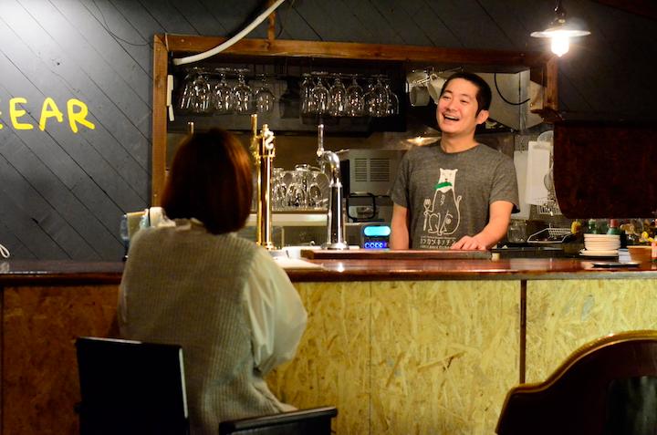 ビールバー『BEEAR』の店内