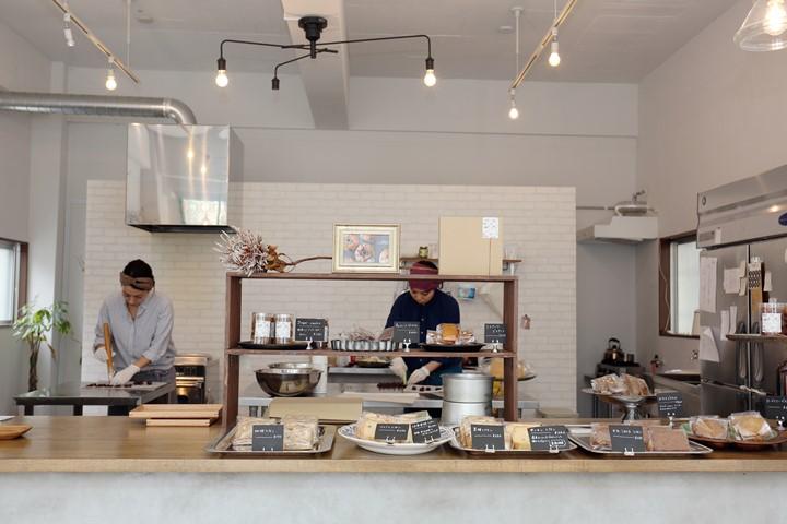 コトリ焼菓子店の店内