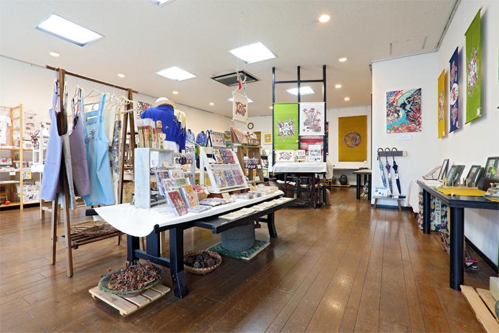 城紅型染工房の店内
