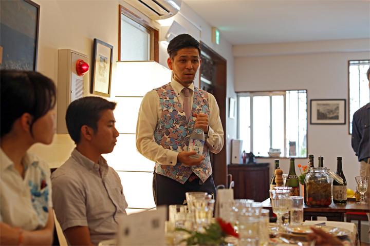 泡盛コーディネーターの比嘉 康二(ひが こうじ)さん