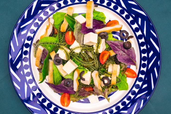 島豆腐と海ブドウのサラダ