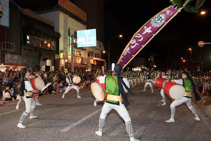 「中の町青年会」のエイサー