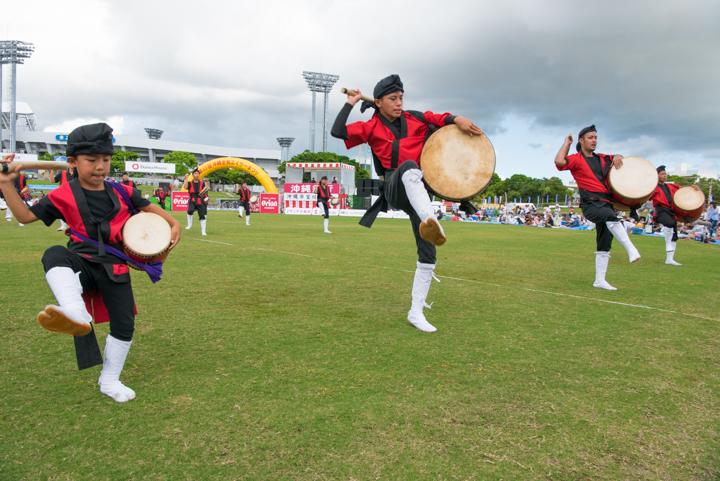 「室川青年会」のエイサー