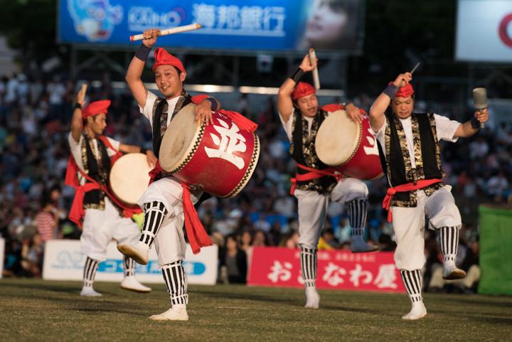 「並里区青年会」のエイサー